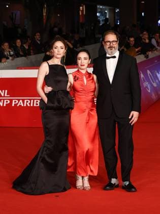 : Rome Cinema Fest 2025, day 9 - Red carpet for the film If I Had Legs I d Kick You. Pictured: Rose Byrne, Mary Bronstein, and Andrea Romeo  - ZUMAp169 20251023_zea_p169_1161 Copyright: xMarcoxProvvisionatox