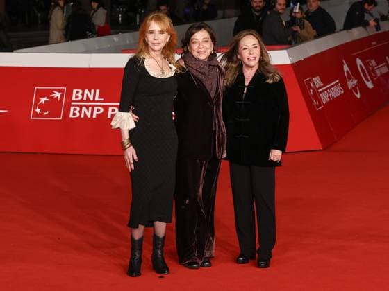 : Rome Cinema Fest 2025 evening 9 - Red carpet for the film Desperately Seeking Susan Pictured: Rosanna Arquette, Paola Malanga and Susan Seidelman  - ZUMAp169 20251023_zea_p169_1217 Copyright: xMarcoxProvvisionatox