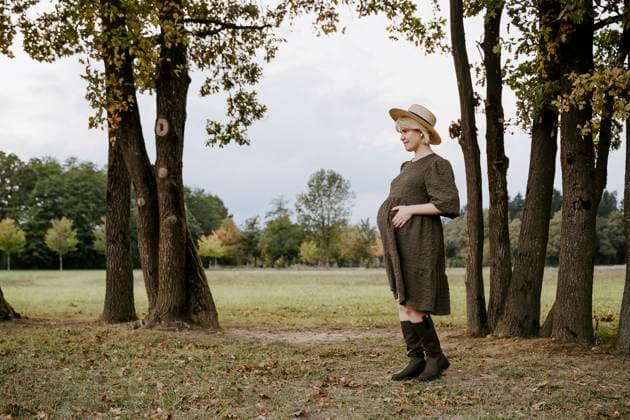 Pregnant woman in autumn park enjoying peaceful nature model released, Symbolfoto, NDEF02851