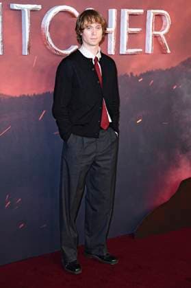 Fabian McCallum bei der Weltpremiere der 4. Staffel der Netflix-Serie The Witcher im Curzon Mayfair. London, 23.10.2025