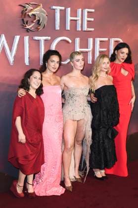 Luisa Guirreiro, Anna Shaffer, Joelle Rae, Therica Wilson-Read und Mecia Simson bei der Weltpremiere der 4. Staffel der Netflix-Serie The Witcher im Curzon Mayfair. London, 23.10.2025