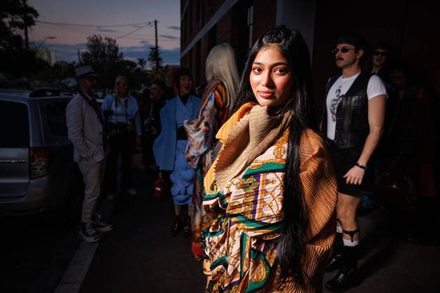 MELBOURNE FASHION WEEK 2025, Guests and arrivals ahead of Student Collections runwayMelbourne Fashion Week at Younghusband, Melbourne, Friday, October 24, 2025. ( NO ARCHIVING MELBOURNE VICTORIA AUSTRALIA  Copyright: xNADIRxKINANIx 20251024196724972212