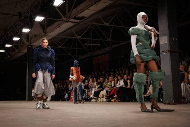 MELBOURNE FASHION WEEK 2025, Models during Student Collections runwayMelbourne Fashion Week at Younghusband, Melbourne, Friday, October 24, 2025. ( NO ARCHIVING MELBOURNE VICTORIA AUSTRALIA  Copyright: xNADIRxKINANIx 20251024195806719390