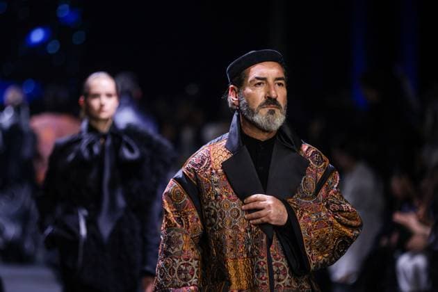 ARMENIA, YEREVAN - OCTOBER 24, 2025: A man models creations during a runway show for ZhSaken x Akmaral, a Kazakh fashion brand collaboration, as part of Yerevan Fashion Week 2025 at the Meridian Expo and Event Centre Yerevan Armenia  - ZUMAt113 20251024_zaa_t113_331 Copyright: xAlexanderxPatrinx