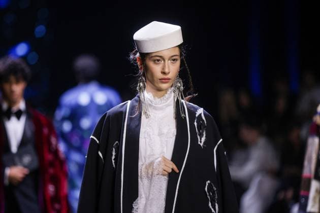 ARMENIA, YEREVAN - OCTOBER 24, 2025: A woman models creations during a runway show for ZhSaken x Akmaral, a Kazakh fashion brand collaboration, as part of Yerevan Fashion Week 2025 at the Meridian Expo and Event Centre Yerevan Armenia  - ZUMAt113 20251024_zaa_t113_335 Copyright: xAlexanderxPatrinx