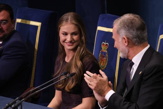 2025 Princess of Asturias Awards Ceremony Princess Leonor and King Felipe VI during the 2025 Princess of Asturias Awards Ceremony held at the Campoamor Theater, on October 24, 2025, in Oviedo Spain The Princess of Asturias Foundation has designed an extensive program of more than seventy cultural activities for the forty-fifth edition of the Princess of Asturias Awards, under the name Princess of Asturias Awards Week, The program includes concerts, film series, exhibitions, art installations and group workshops The laureates will be the protagonists of meetings with the public, meetings with experts in their respective fields and activities with students from various schools in Asturias FAMOSOSOS PREMIOS PRINCESA DE ASTURIAS Raú Oviedo Ovi  Copyright: xRaulxTerrelx 7053538
