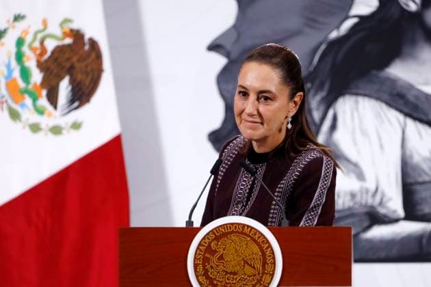 Mexico s President, Claudia Sheinbaum Pardo, speaks during a briefing about the assistance provided to the population affected by flooding in the states that suffered the most damage from the heavy rains at National Palace. on October 24, 2025 in Mexico City, Mexico. Mexico City Mexico - ZUMAe321 20251024_zia_e321_001 Copyright: xLuisxBarronx