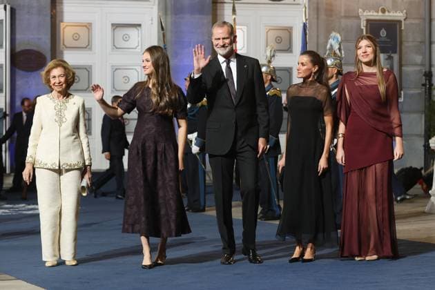 Departures from the 2025 Princess of Asturias Awards Ceremony in Oviedo Queen Sofia, Princess Leonor, King Felipe VI, Queen Letizia and Infanta Sofia leave the Campoamor Theater after attending the 2025 Princess of Asturias Awards Ceremony, on October 24, 2025, in Oviedo, Asturias Spain PRINCESS OF ASTURIAS AWARDS ROYAL FAMILY Raú Oviedo Oviedo Espana  Copyright: xRaulxTerrelx 7053613