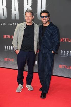 Paco-Luca Nitsche, Elyas M Barek bei der Premiere des Netflix-Doku-Highlights BABO DIE HAFTBEFEHL-STORY in der Astor Film Lounge in Berlin am 24.10.2025