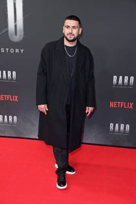 Deniz Ercan bei der Premiere des Netflix-Doku-Highlights BABO DIE HAFTBEFEHL-STORY in der Astor Film Lounge in Berlin am 24.10.2025