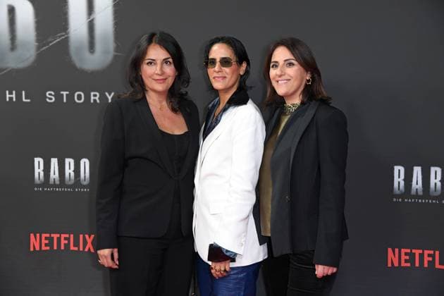Düzen Tekkal mit den Schwestern Tülin Tekkal und Tuna Tekkal bei der Premiere des Netflix-Doku-Highlights BABO DIE HAFTBEFEHL-STORY in der Astor Film Lounge in Berlin am 24.10.2025