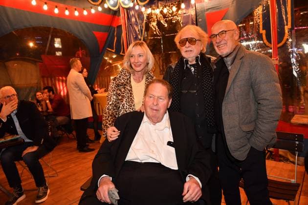 Bernhard Paul und Otfried Fischer mit Ehefrau Simone und Otto Retzer Roncalli Premiere ARTistART Werksviertel am Ostbahnhof München 24. Oktober 2025