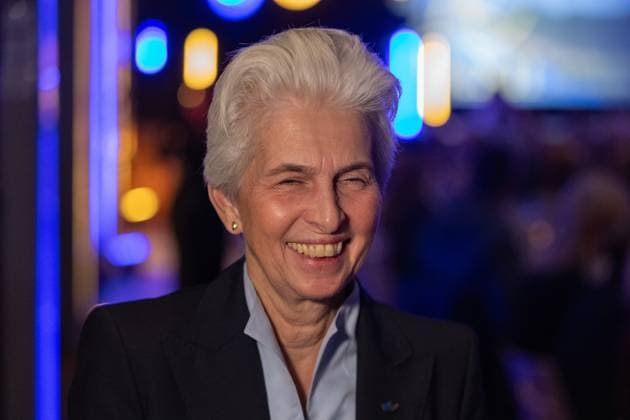 News Themen der Woche KW 43 Krönung der Aalkönigin Agnes I. in Bad Honnef - 24.10.2025 Aalkönigin MARIE-AGNES STRACK-ZIMMERMANN (FDP, MdEP) im Interview mit der Lokalzeit Bonn Im Auditorium der Gesamtschule Sankt Josef wird die neue Aalkönigin Agnes I. (Marie-Agnes Strack-Zimmermann, FDP, MdEP) gekrönt. Aalkönig Sven Plöger hält die Laudatio. Das Aalkönigkomitee, ursprünglich zur Rettung des Aalschokkers Aranka gegründet, unterstützt heute soziale Projekte für Kinder und Jugendliche in Bad Honnef. Bad Honnef Nordrhein-Westfalen Deutschland *** Coronation of Eel Queen Agnes I in Bad Honnef 24 10 2025 Eel Queen MARIE AGNES STRACK ZIMMERMANN FDP, MEP in an interview with Lokalzeit Bonn The new Eel Queen Agnes I Marie Agnes Strack Zimmermann, FDP, is crowne Copyright: xBonn.digitalx