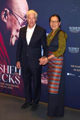 Richard Gere und Tencho Gyatso bei der Premiere des Dokumentarfilms Weisheit des Glücks Wisdom of Happiness im Kino in der Kulturbrauerei. Berlin, 24.10.2025