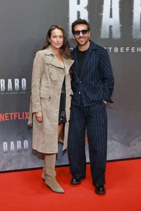 24.10.2025, Jessica Riso und Elyas MÕBarek zur Netflix Premiere von Babo Ð Die Haftbefehl-Story, Astor Film Lounge, Berlin, Berlin
