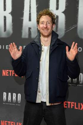 abb Haftbefehl- Louis Klamroth TV Moderator zu Gast auf dem roten Teppich des Special Screening Event dem Netflix Doku Highlight Babo Die Haftbefehl Story in der Astor Film Lounge am 24.10.2025in Berlin Berlin Deutschland