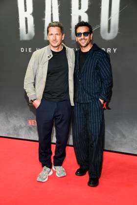abb Haftbefehl- Pacco-Luca Nitsche und Elyas M Barek zu Gast auf dem roten Teppich des Special Screening Event dem Netflix Doku Highlight Babo Die Haftbefehl Story in der Astor Film Lounge am 24.10.2025in Berlin Berlin Deutschland