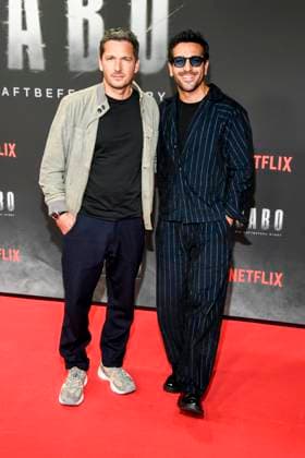 abb Haftbefehl- Pacco-Luca Nitsche und Elyas M Barek zu Gast auf dem roten Teppich des Special Screening Event dem Netflix Doku Highlight Babo Die Haftbefehl Story in der Astor Film Lounge am 24.10.2025in Berlin Berlin Deutschland