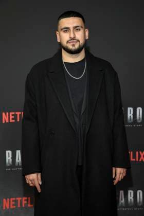 abb Haftbefehl- Deniz Ercan zu Gast auf dem roten Teppich des Special Screening Event dem Netflix Doku Highlight Babo Die Haftbefehl Story in der Astor Film Lounge am 24.10.2025in Berlin Berlin Deutschland