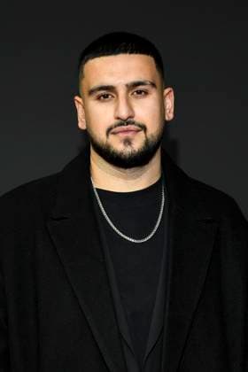 abb Haftbefehl- Deniz Ercan zu Gast auf dem roten Teppich des Special Screening Event dem Netflix Doku Highlight Babo Die Haftbefehl Story in der Astor Film Lounge am 24.10.2025in Berlin Berlin Deutschland
