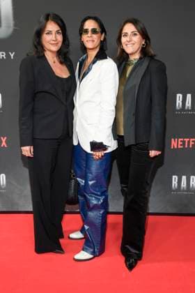 abb Haftbefehl- Duezen Tekkal,, Tuna Tekkal und Tezcan Tekkal zu Gast auf dem roten Teppich des Special Screening Event dem Netflix Doku Highlight Babo Die Haftbefehl Story in der Astor Film Lounge am 24.10.2025in Berlin Berlin Deutschland