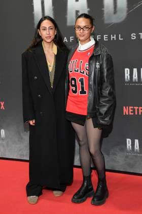 abb Haftbefehl- Claudia Urbschat Mingues und Taneshia Abt zu Gast auf dem roten Teppich des Special Screening Event dem Netflix Doku Highlight Babo Die Haftbefehl Story in der Astor Film Lounge am 24.10.2025in Berlin Berlin Deutschland
