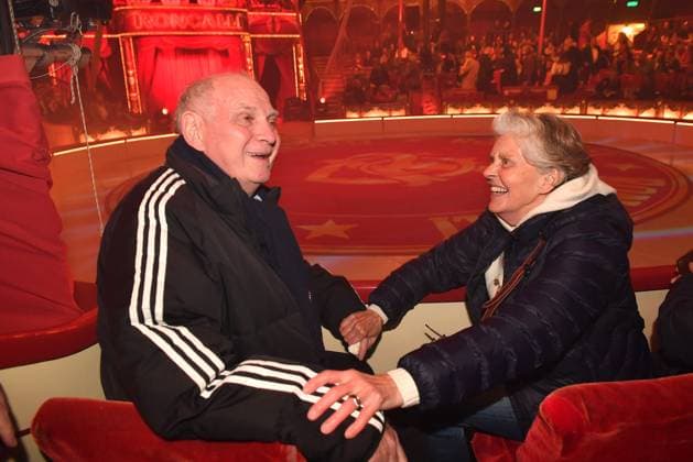 Uli Hoeness und Susanne Hoeness bei der Roncalli ARTistART Premiere im Werksviertel am Ostbahnhof am 24.10.2025 in Muenchen Circus Roncalli ARTistART Premiere in Muenchen