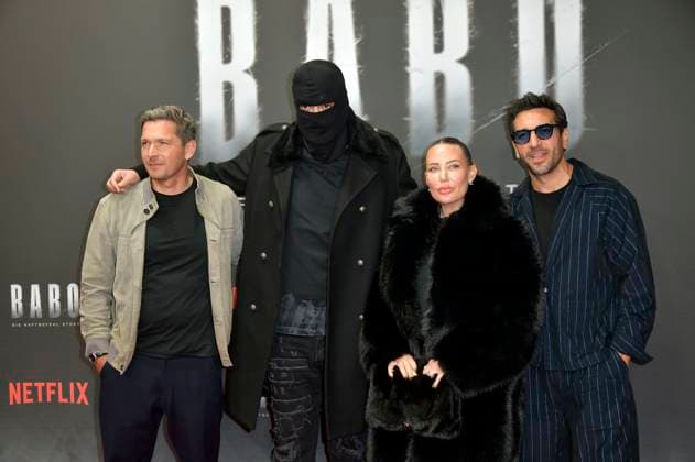 Paco-Luca Nitsche, Aykut Anhan aka Haftbefehl, Nina Anhan und Elyas M Barek beim Special Screening des Netflix Dokumentarfilms Babo - Die Haftbefehl-Story in der Astor Film Lounge. Berlin, 24.10.2025 *** Paco Luca Nitsche, Aykut Anhan aka Haftbefehl, Nina Anhan and Elyas M Barek at the special screening of the Netflix documentary Babo The Haftbefehl Story in the Astor Film Lounge Berlin, 24 10 2025 Foto:xM.xBehrensx xFuturexImagex babo_5042