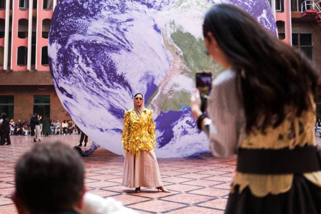 ARMENIA, YEREVAN - OCTOBER 25, 2025: A woman models creations during a runway show for Armenian fashion designer Manuk Aleksanyan as part of Yerevan Fashion Week 2025 at the Meridian Expo and Event Centre Yerevan Armenia  - ZUMAt113 20251025_zaa_t113_273 Copyright: xAlexanderxPatrinx