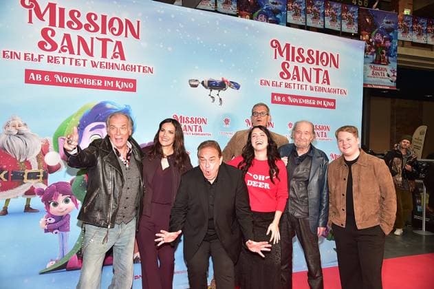 MISSION SANTA, ein ELf rettet Weihnachten Wolfgang Fierek, Bettina Zimmermann, Götz Otto, Michael Mendl, julius Weckauf, jonny Logan Ankuft, roter Teppich zur Premiere des Animationsfilmes fuer Kinder - MISSION SANTA, ein ELf rettet Weihnachten -in Berlin am 25.10.2025