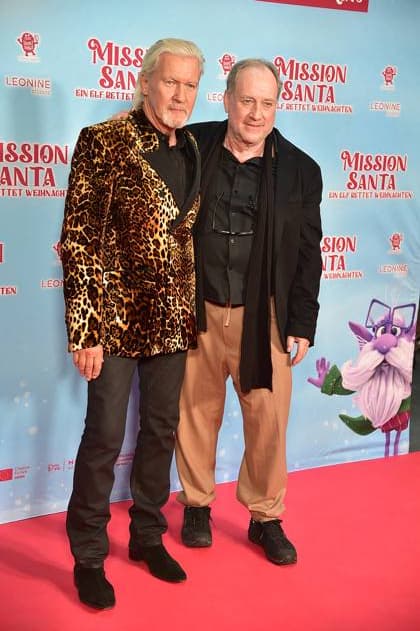 MISSION SANTA, ein ELf rettet Weihnachten Jonny logan,Singer, Harold Faltermeyer, Producer, Musiker Ankuft, roter Teppich zur Premiere des Animationsfilmes fuer Kinder - MISSION SANTA, ein ELf rettet Weihnachten -in Berlin am 25.10.2025