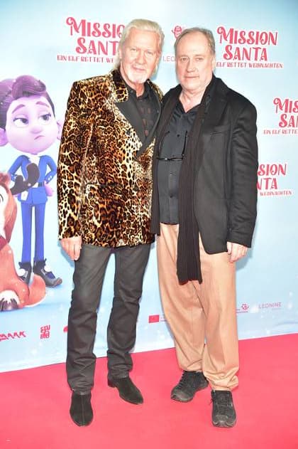 MISSION SANTA, ein ELf rettet Weihnachten Jonny logan,Singer, Harold Faltermeyer, Producer, Musiker Ankuft, roter Teppich zur Premiere des Animationsfilmes fuer Kinder - MISSION SANTA, ein ELf rettet Weihnachten -in Berlin am 25.10.2025
