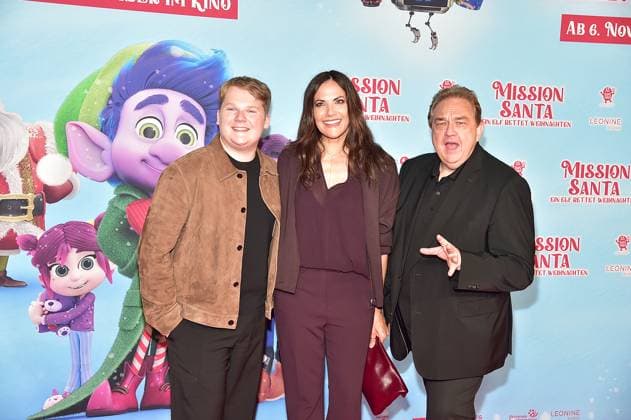 MISSION SANTA, ein ELf rettet Weihnachten Julius Weckauf, BEttina Zimmermann, Oliver Kalkofe Ankuft, roter Teppich zur Premiere des Animationsfilmes fuer Kinder - MISSION SANTA, ein ELf rettet Weihnachten -in Berlin am 25.10.2025