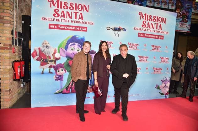 MISSION SANTA, ein ELf rettet Weihnachten Julius Weckauf, BEttina Zimmermann, Oliver Kalkofe Ankuft, roter Teppich zur Premiere des Animationsfilmes fuer Kinder - MISSION SANTA, ein ELf rettet Weihnachten -in Berlin am 25.10.2025
