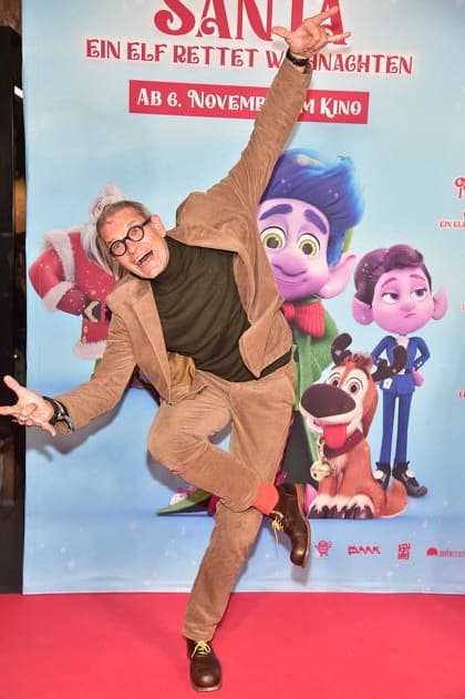 MISSION SANTA, ein ELf rettet Weihnachten Götz Otto Ankuft, roter Teppich zur Premiere des Animationsfilmes fuer Kinder - MISSION SANTA, ein ELf rettet Weihnachten -in Berlin am 25.10.2025