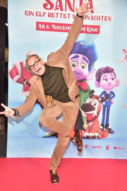 MISSION SANTA, ein ELf rettet Weihnachten Götz Otto Ankuft, roter Teppich zur Premiere des Animationsfilmes fuer Kinder - MISSION SANTA, ein ELf rettet Weihnachten -in Berlin am 25.10.2025