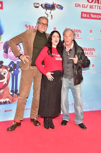 MISSION SANTA, ein ELf rettet Weihnachten Götz Otto, malwanne, alias Vanessa Braunisch, Wolfgang Fierek Ankuft, roter Teppich zur Premiere des Animationsfilmes fuer Kinder - MISSION SANTA, ein ELf rettet Weihnachten -in Berlin am 25.10.2025