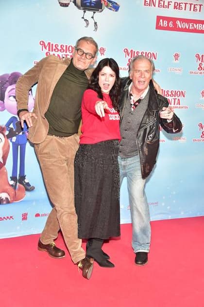 MISSION SANTA, ein ELf rettet Weihnachten Götz Otto, malwanne, alias Vanessa Braunisch, Wolfgang Fierek Ankuft, roter Teppich zur Premiere des Animationsfilmes fuer Kinder - MISSION SANTA, ein ELf rettet Weihnachten -in Berlin am 25.10.2025