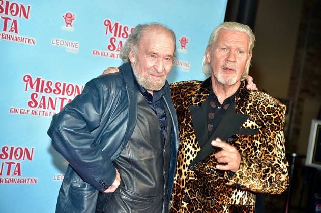 MISSION SANTA, ein ELf rettet Weihnachten Michael Mendl, jonny Logan Ankuft, roter Teppich zur Premiere des Animationsfilmes fuer Kinder - MISSION SANTA, ein ELf rettet Weihnachten -in Berlin am 25.10.2025