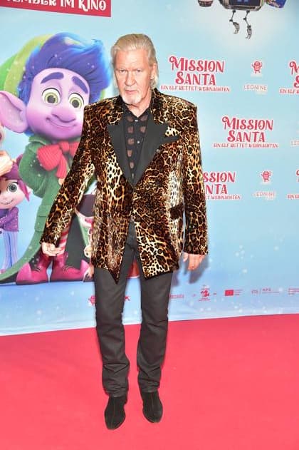 MISSION SANTA, ein ELf rettet Weihnachten Jonny Logan, Sanger, Singt den Titelsong für den Film Ankuft, roter Teppich zur Premiere des Animationsfilmes fuer Kinder - MISSION SANTA, ein ELf rettet Weihnachten -in Berlin am 25.10.2025