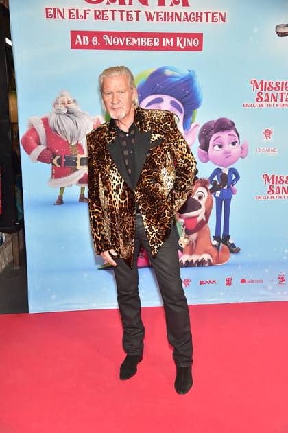MISSION SANTA, ein ELf rettet Weihnachten Jonny Logan, Sanger, Singt den Titelsong für den Film Ankuft, roter Teppich zur Premiere des Animationsfilmes fuer Kinder - MISSION SANTA, ein ELf rettet Weihnachten -in Berlin am 25.10.2025