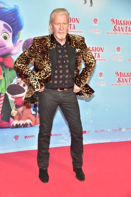 MISSION SANTA, ein ELf rettet Weihnachten Jonny Logan, Sanger, Singt den Titelsong für den Film Ankuft, roter Teppich zur Premiere des Animationsfilmes fuer Kinder - MISSION SANTA, ein ELf rettet Weihnachten -in Berlin am 25.10.2025