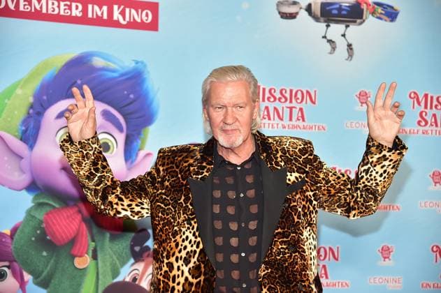 MISSION SANTA, ein ELf rettet Weihnachten Jonny Logan, Sanger, Singt den Titelsong für den Film Ankuft, roter Teppich zur Premiere des Animationsfilmes fuer Kinder - MISSION SANTA, ein ELf rettet Weihnachten -in Berlin am 25.10.2025