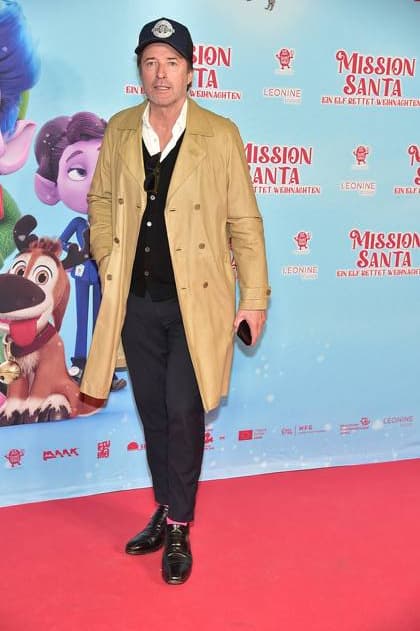 MISSION SANTA, ein ELf rettet Weihnachten Bruno Eyron Ankuft, roter Teppich zur Premiere des Animationsfilmes fuer Kinder - MISSION SANTA, ein ELf rettet Weihnachten -in Berlin am 25.10.2025