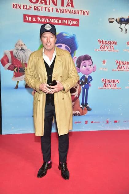 MISSION SANTA, ein ELf rettet Weihnachten Bruno Eyron Ankuft, roter Teppich zur Premiere des Animationsfilmes fuer Kinder - MISSION SANTA, ein ELf rettet Weihnachten -in Berlin am 25.10.2025