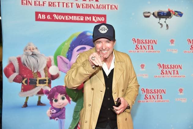 MISSION SANTA, ein ELf rettet Weihnachten Bruno Eyron Ankuft, roter Teppich zur Premiere des Animationsfilmes fuer Kinder - MISSION SANTA, ein ELf rettet Weihnachten -in Berlin am 25.10.2025
