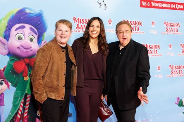 Mission Santa - Ein Elf rettet Weihnachten - Julius Weckauf, Bettina Zimmermann und Oliver Kalkofe bei der Premiere Mission Santa - Ein Elf rettet Weihnachten im Kino in der Kulturbrauerei am 25.10.2025 in Berlin. Copyright: xEventpressxKochanx