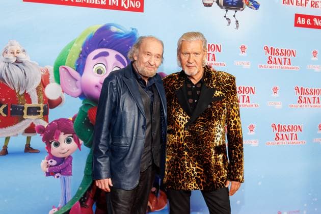 Mission Santa - Ein Elf rettet Weihnachten - Michael Mendl und Johnny Logan bei der Premiere Mission Santa - Ein Elf rettet Weihnachten im Kino in der Kulturbrauerei am 25.10.2025 in Berlin. Copyright: xEventpressxKochanx