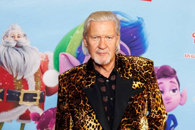 Mission Santa - Ein Elf rettet Weihnachten - Johnny Logan bei der Premiere Mission Santa - Ein Elf rettet Weihnachten im Kino in der Kulturbrauerei am 25.10.2025 in Berlin. Copyright: xEventpressxKochanx