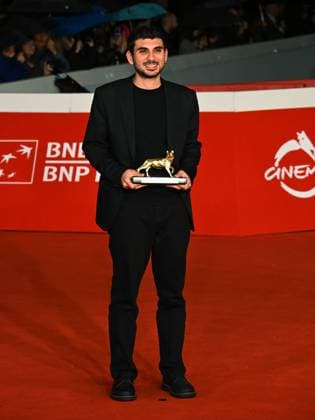Rome: Roma Cinema Fest 2025, evening 11 - Winners Red Carpet. Pictured is Alberto Palmiero with the award. Rome  - ZUMAp169 20251025_zea_p169_774 Copyright: xMaurizioxD Avanzox